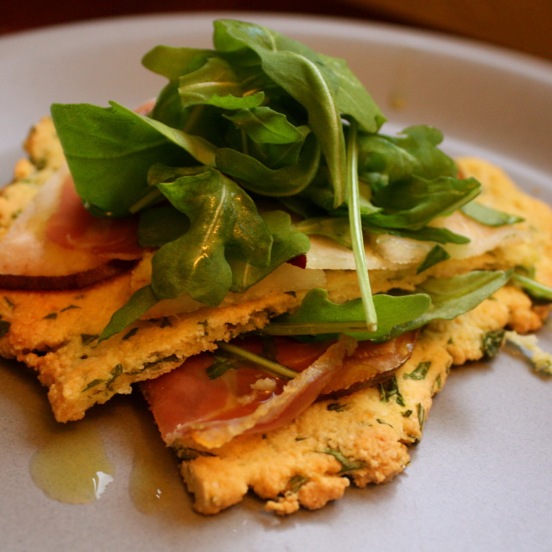 Almond Flatbread with Pears, Prosciutto, and Arugula - preview of Real Recipe Plans - #t2hmkr