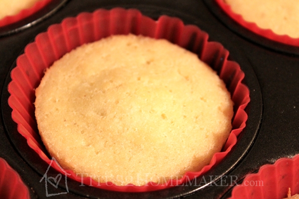 Make easy gluten-free coconut cupcakes. #t2hmkr
