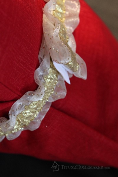 band clipped around pillow