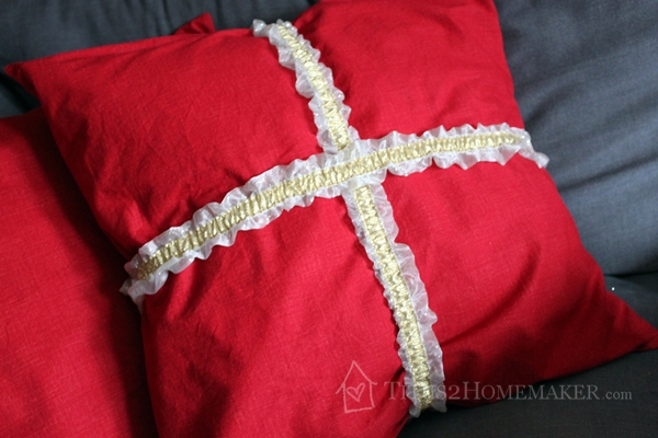 criss-crossed pillow bands