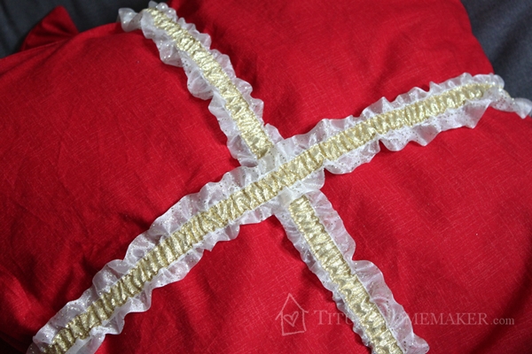 criss-crossed pillow bands