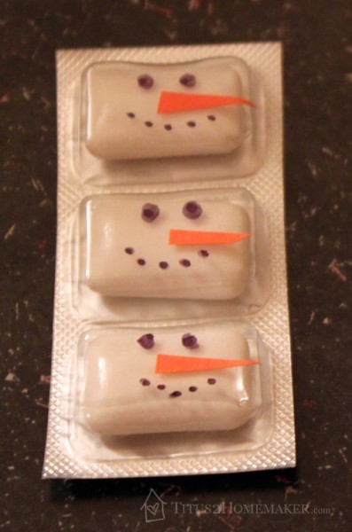 gum snowmen