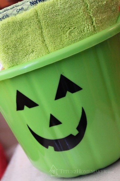 Halloween bucket about to become a non-Halloween bucket #t2hmkr
