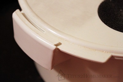 How the Nutrimill flour bin closes #t2hmkr