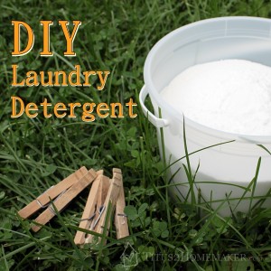DIY Laundry Detergent (laundry powder recipe) -- Titus 2 Homemaker #t2hmkr #diy #cleaning #essentialoil