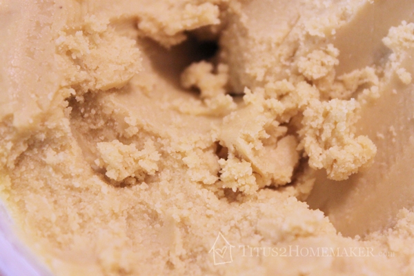 Making solid lotion is as simple as measure, mix, and pour! -- Titus 2 Homemaker #t2hmkr #diy